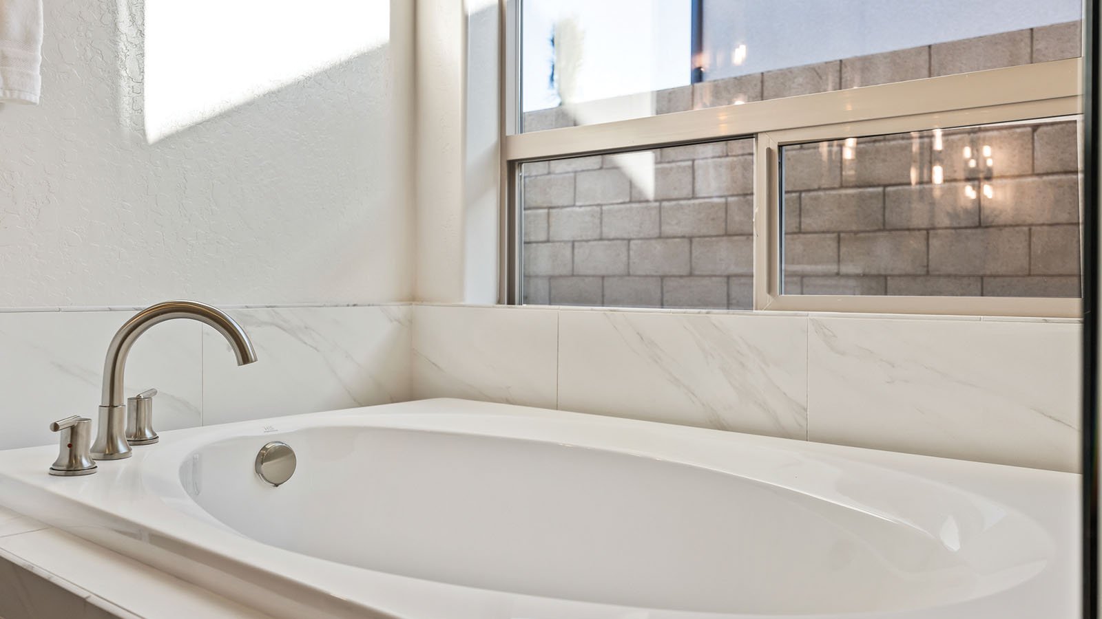 Cali_OwnersBath7