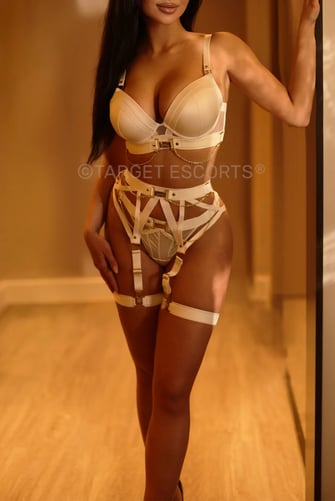 Lola an escort experience to melt away