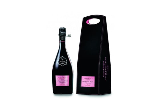 Zum Wohle auf Ihr romantisches Escort Date! Mit dem besten Rosé Champagner der Welt – dem „Grand Dame Rosé 2004“ – lässt es sich gebührend anstoßen.