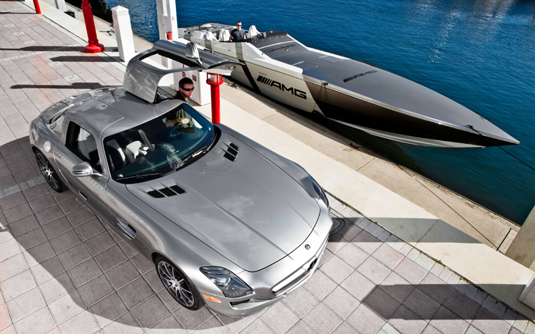 Simply amazing! Escort models, a speed boat and the SLS AMG