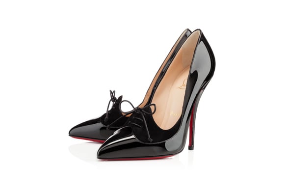 Formvollendung in Perfektion! Die schlanken Beine Ihres bildhübschen Escort Girls in den exklusiven High Heels von Christian Louboutin.