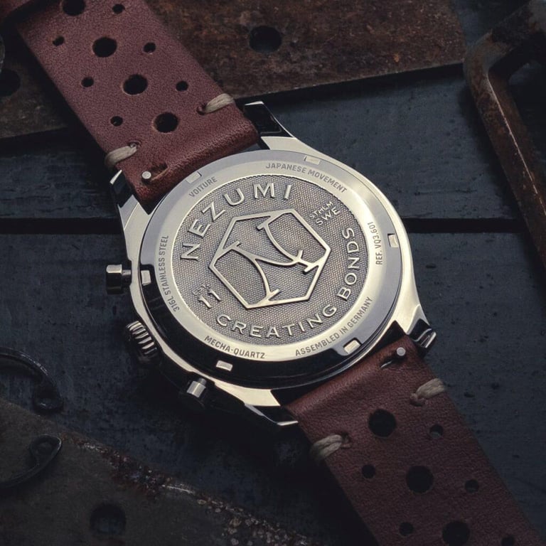 Nezumi Voiture Case Back