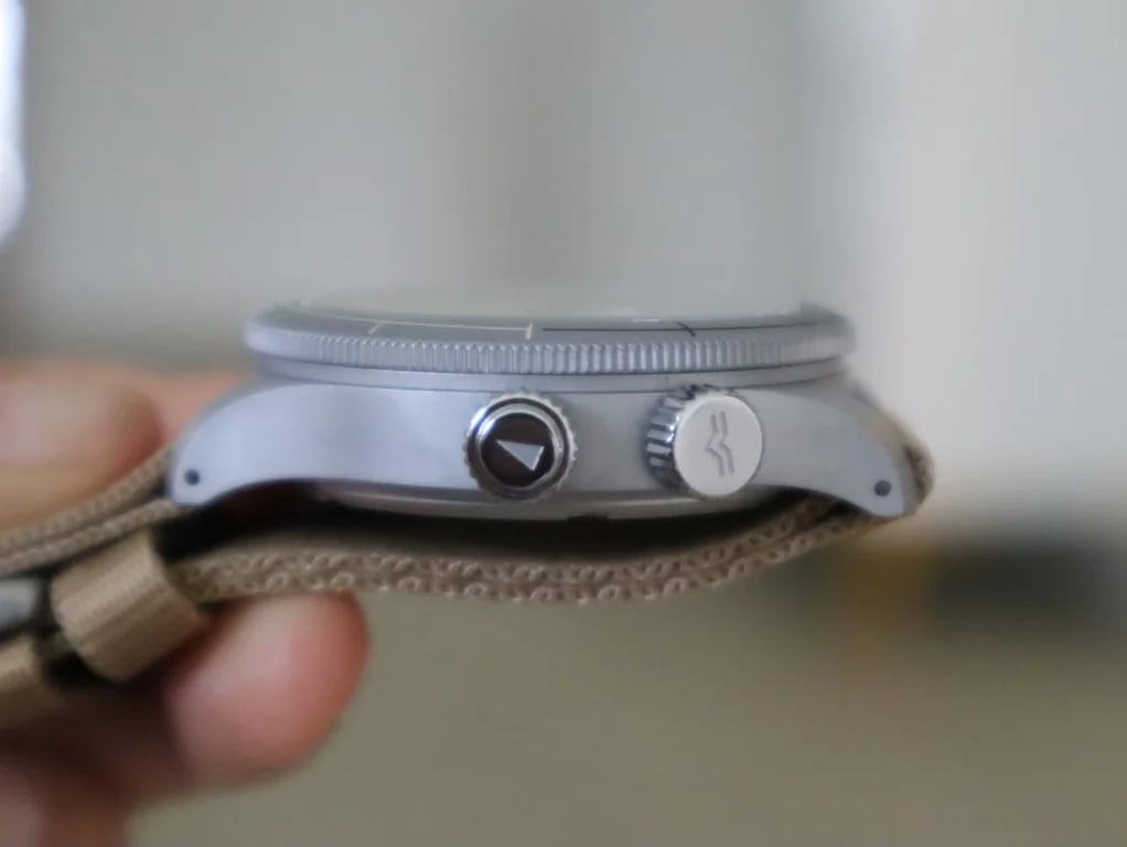 vero outpost black tide tracker crown and case