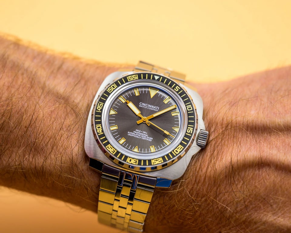 Cincinnati Watch Company Desk Diver Professional Black & Gold