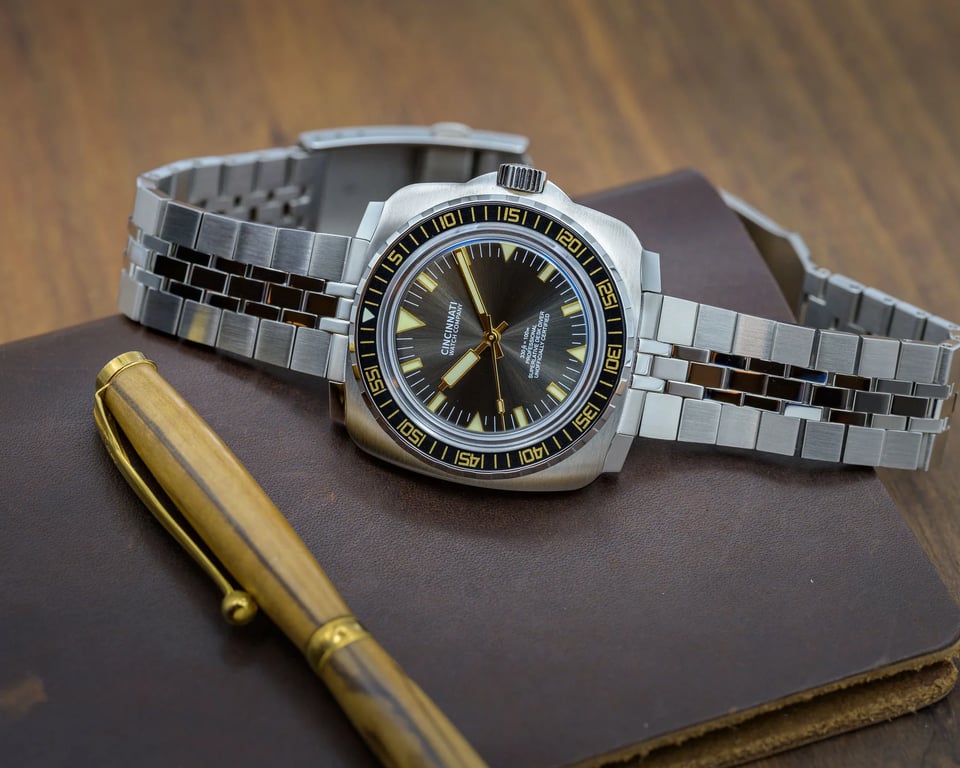 Cincinnati Watch Company Desk Diver Professional Black & Gold Review