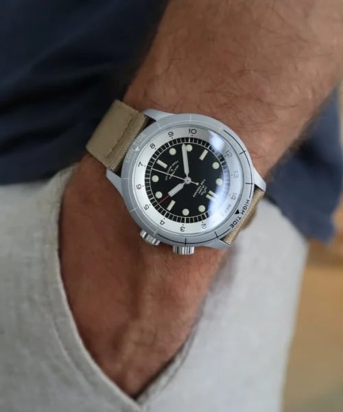 vero outpost black tide tracker lifestyle