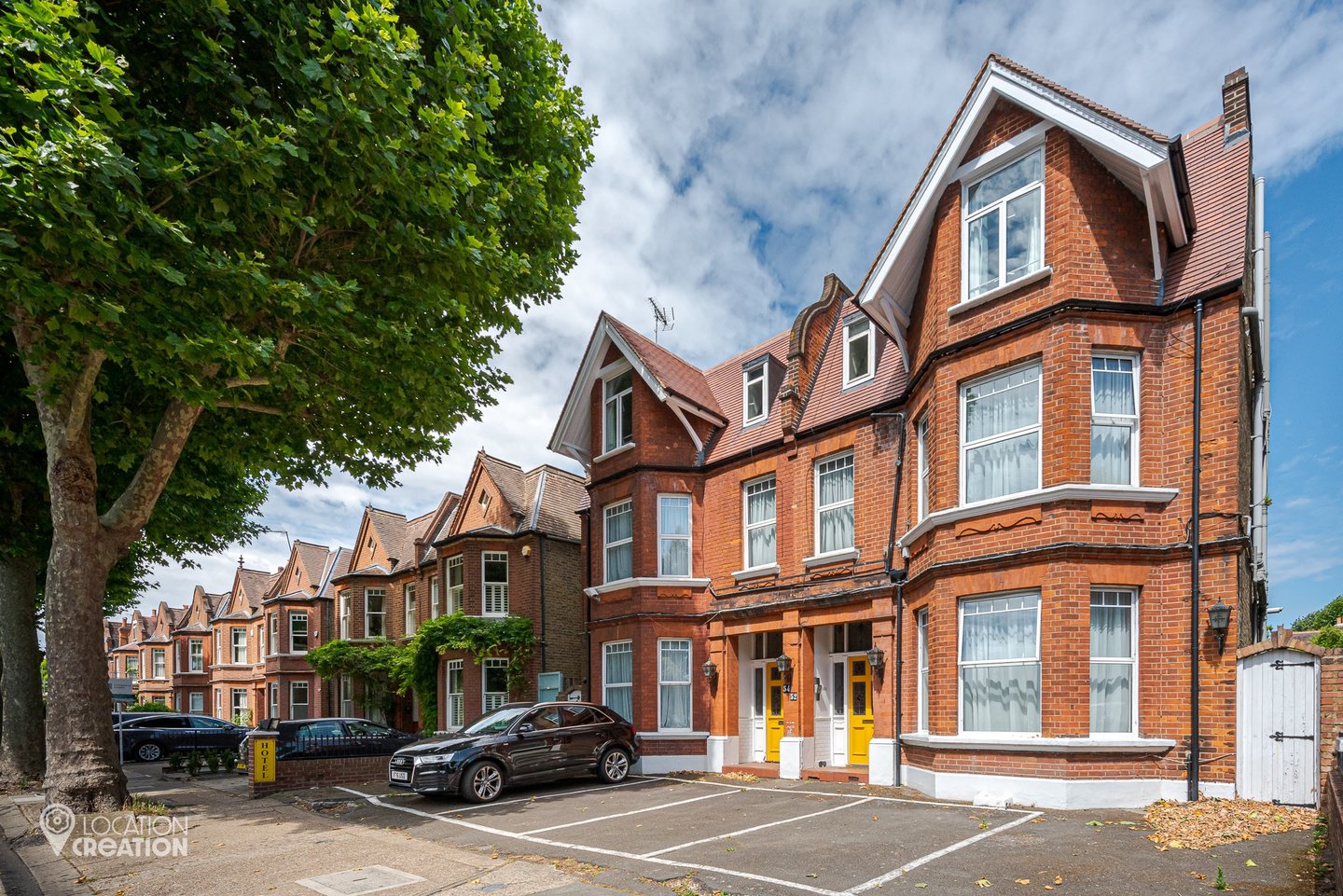 Location CreationBrook Hotelfront