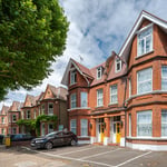 Location CreationBrook Hotelfront