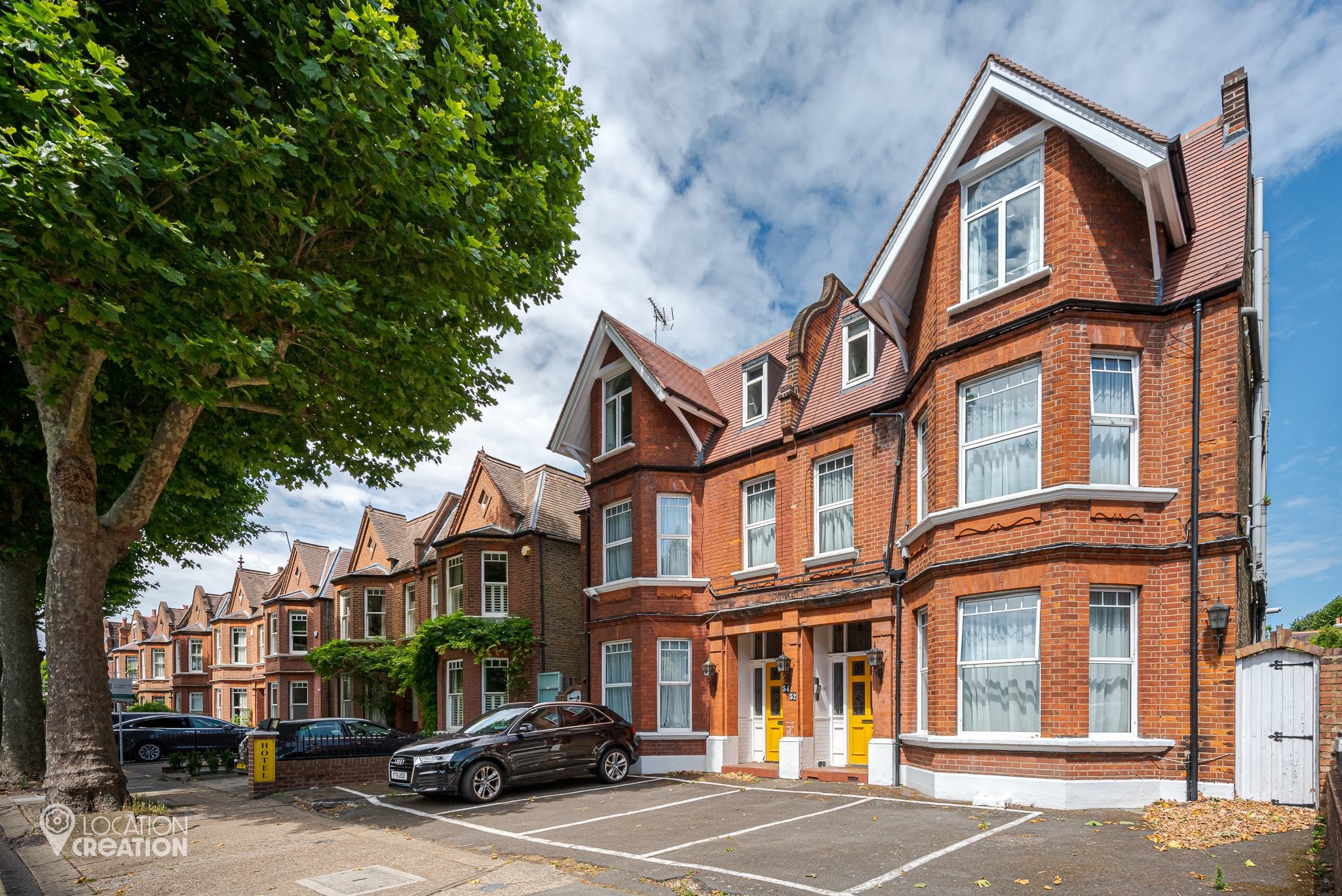 Location CreationBrook Hotelfront