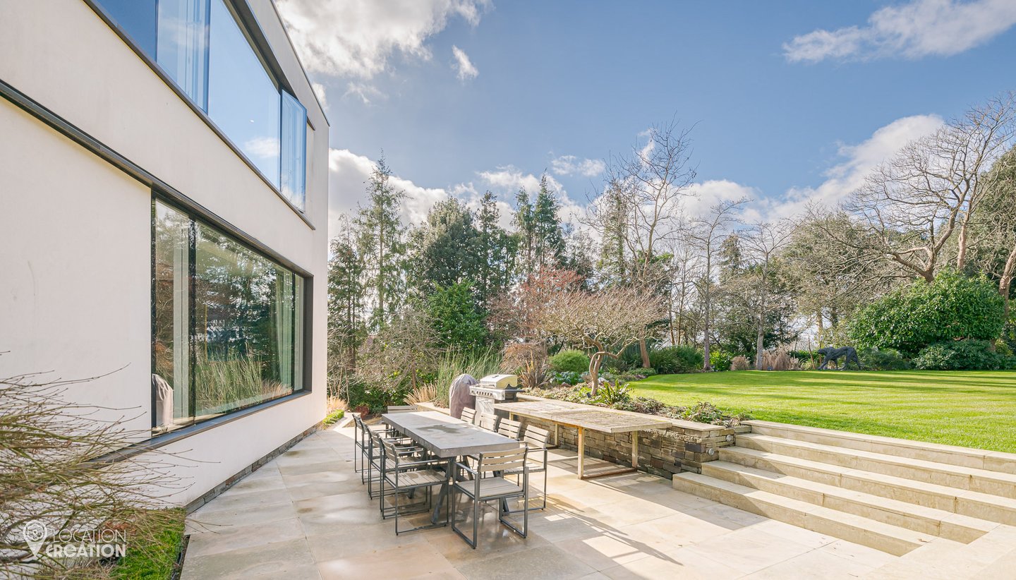 Location Creation Kingston Glass Outdoor Dining