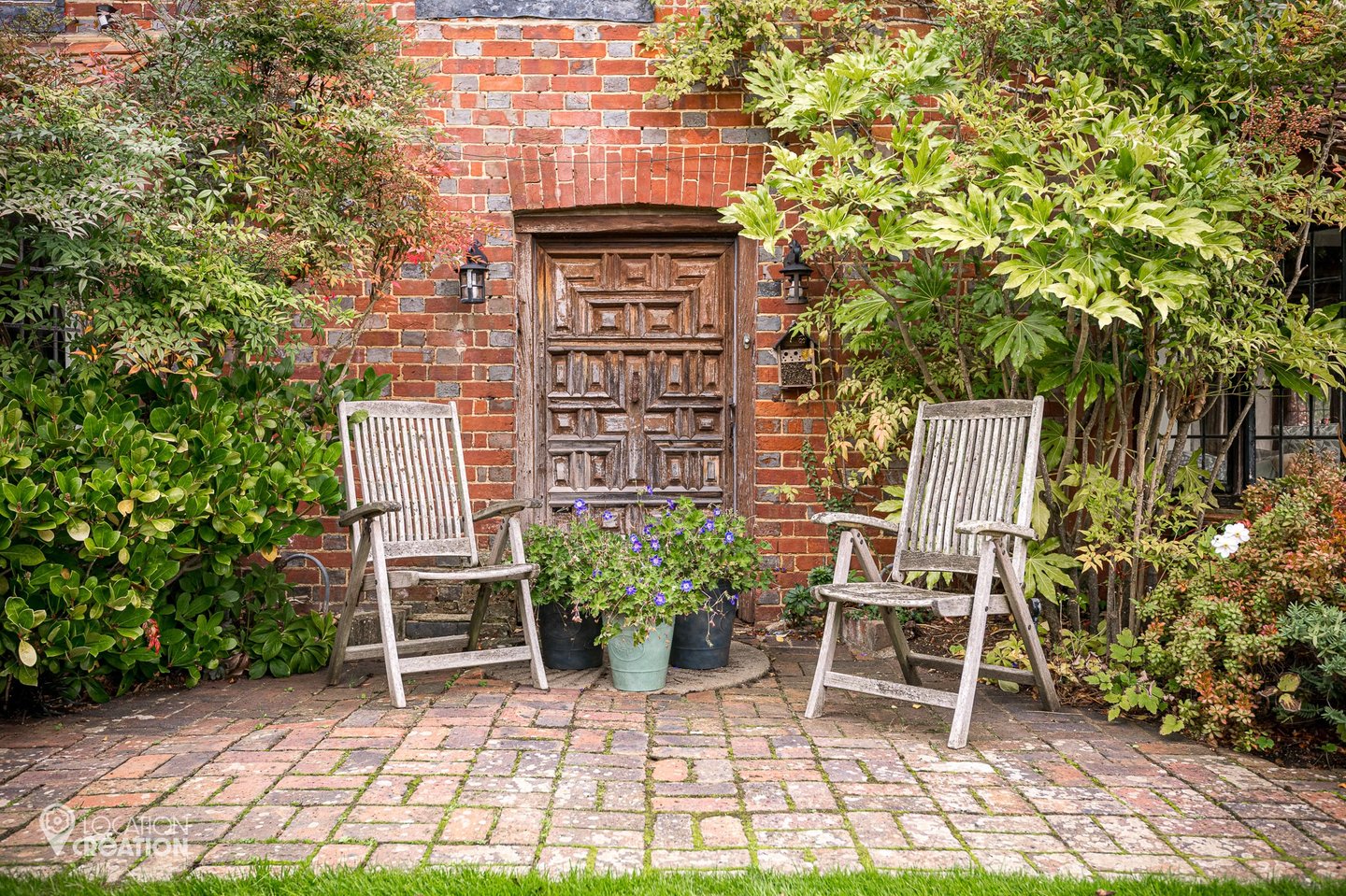 Location CreationLake Housegarden Seats