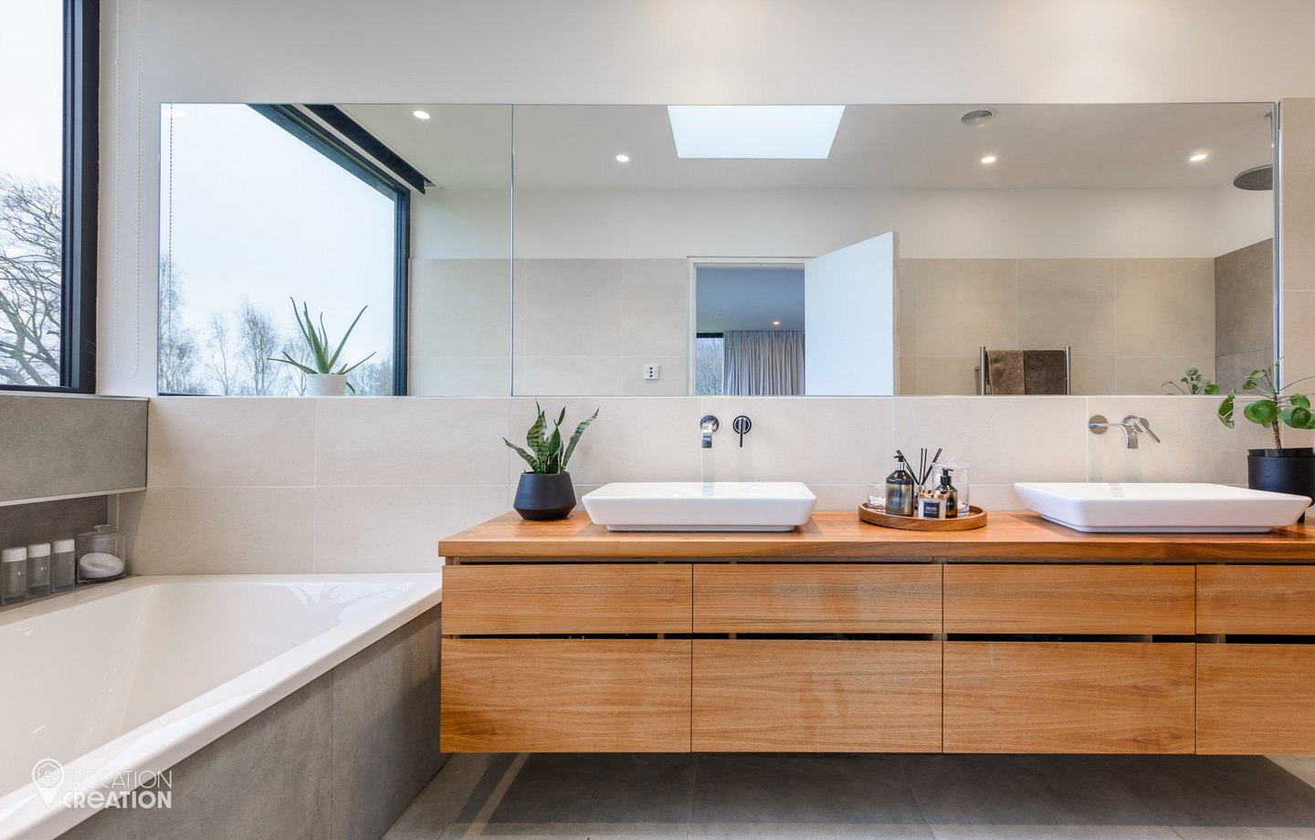 Location Creation Longbury Bathroom