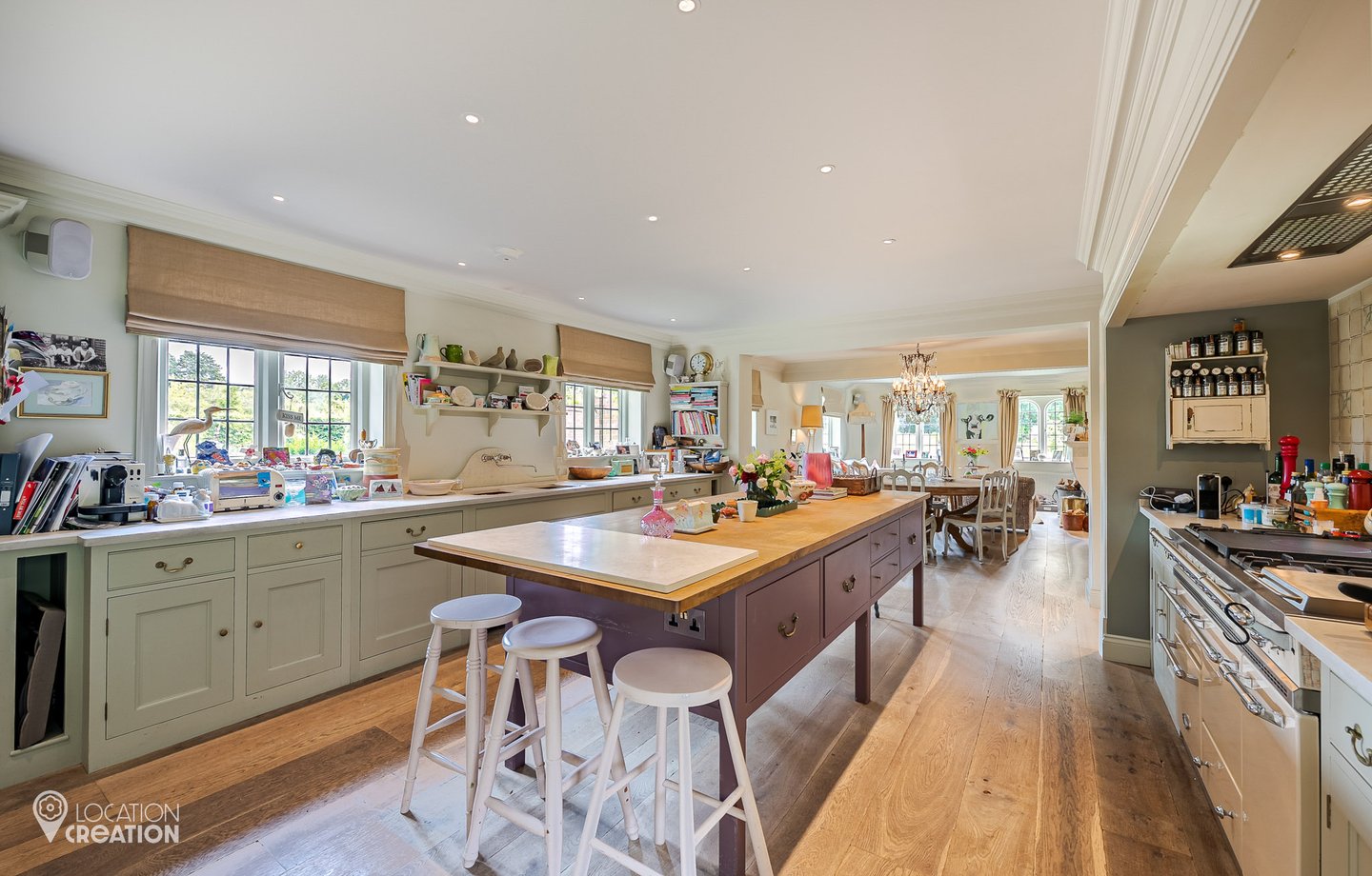 Location Creation Jacobean Manor Kitchen Island