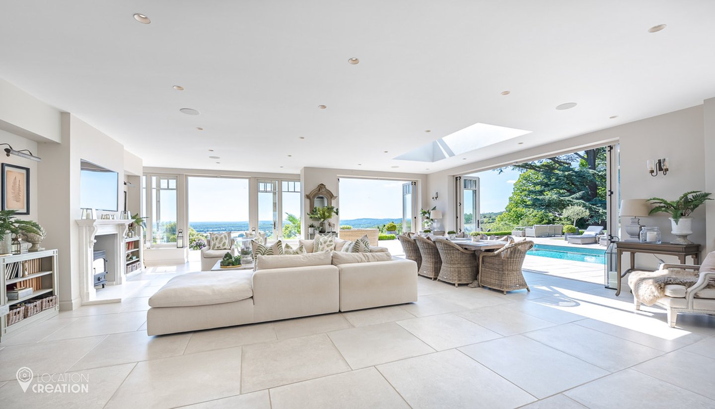 Location Creation Manor View Sofa