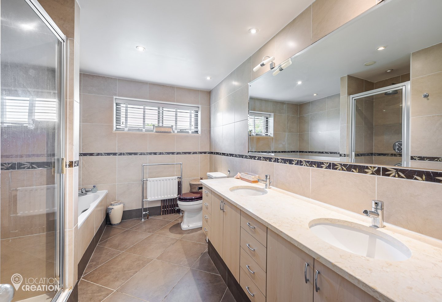 Location Creation The Chalet Bathroom