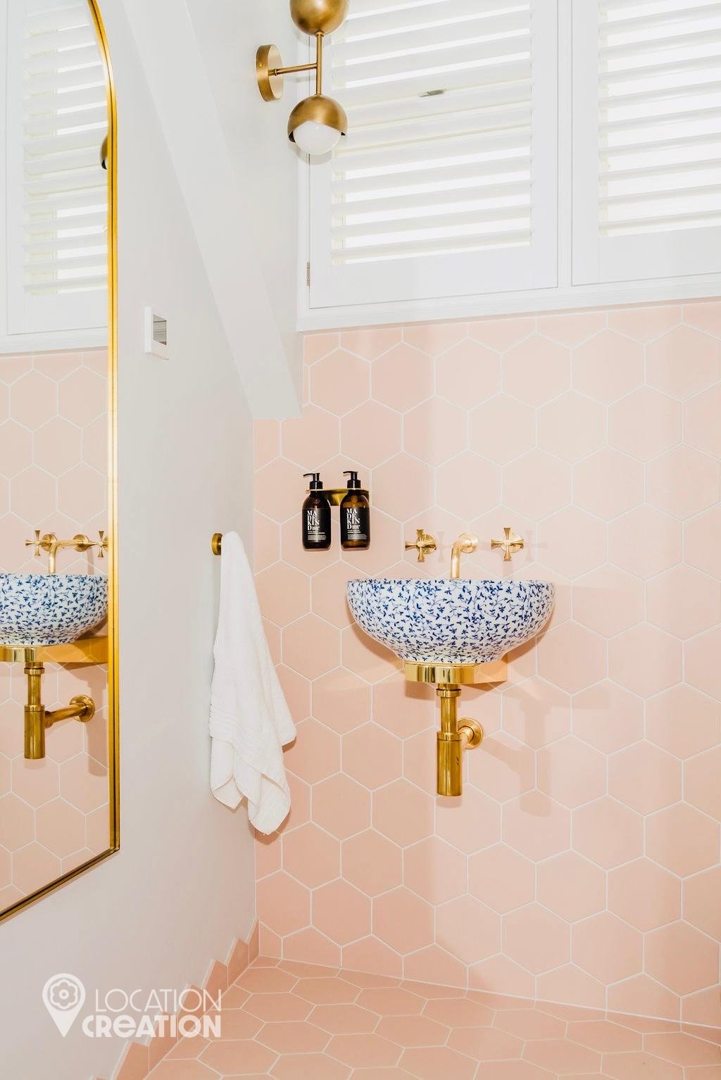 Location CreationLocation CreeksidePink Shower Room