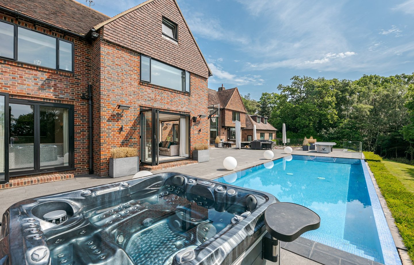 BWKPoolAHottub