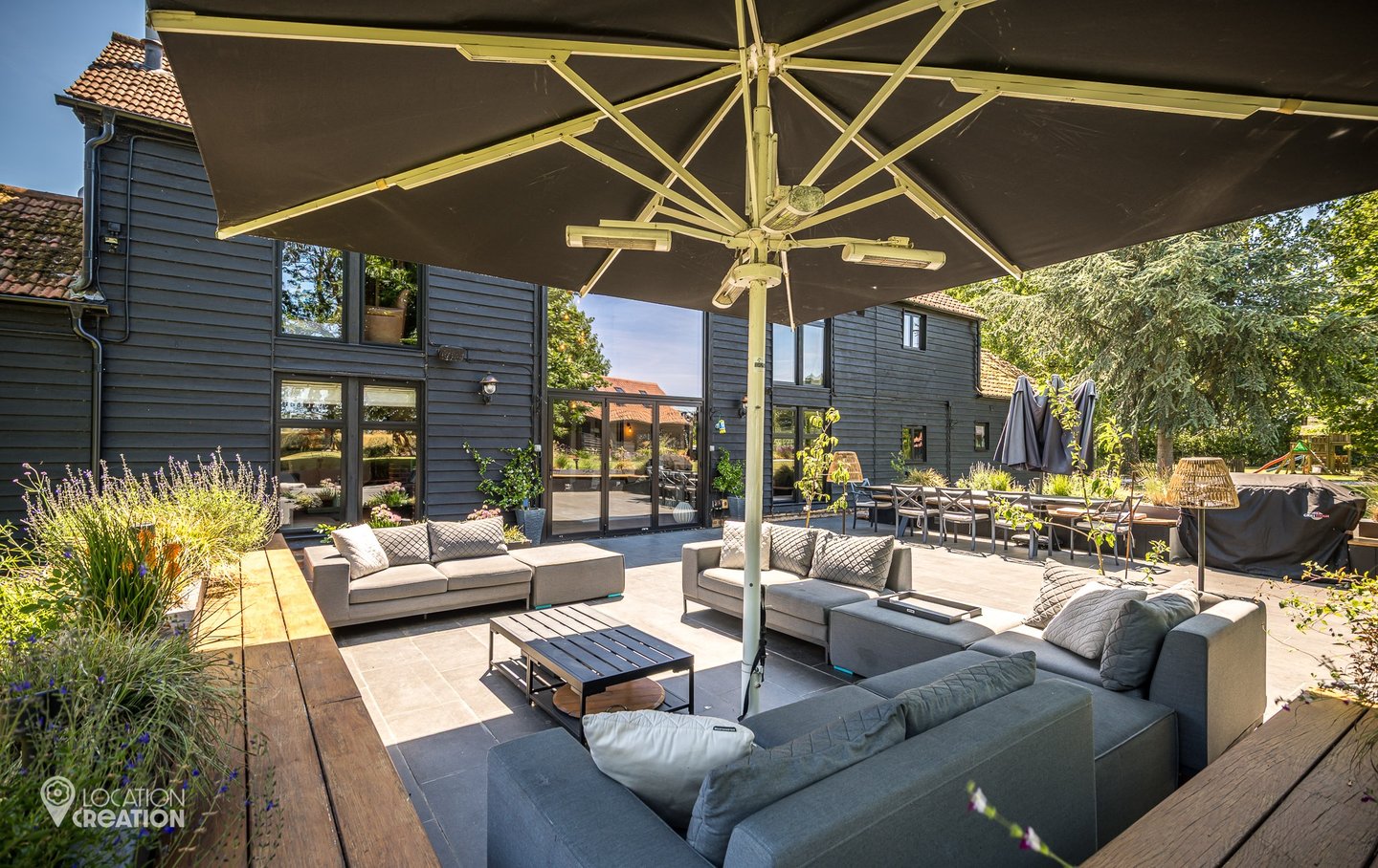 Location CreationBlack Barn CMoutdoor Dining
