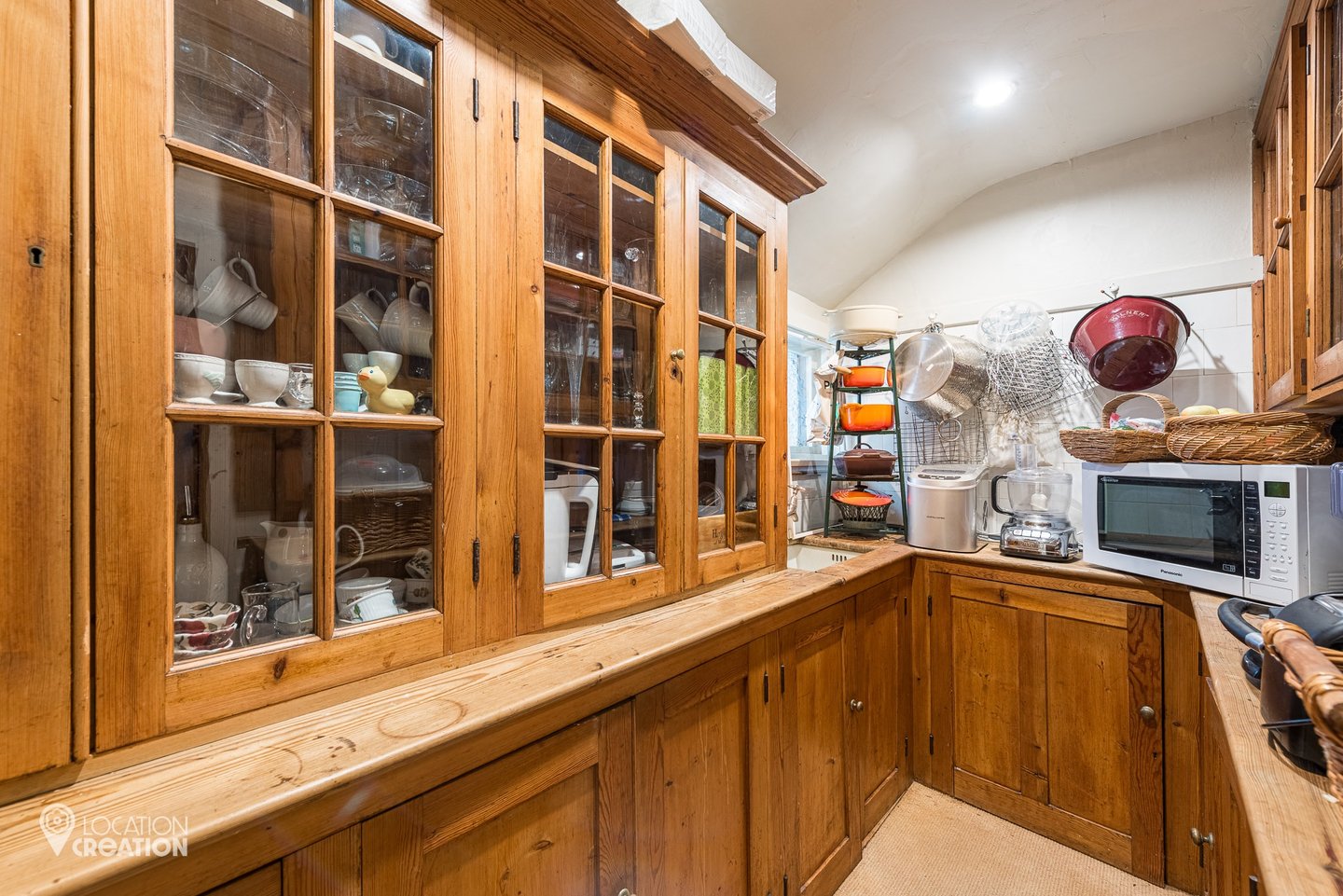 Location CreationLake Housepantry