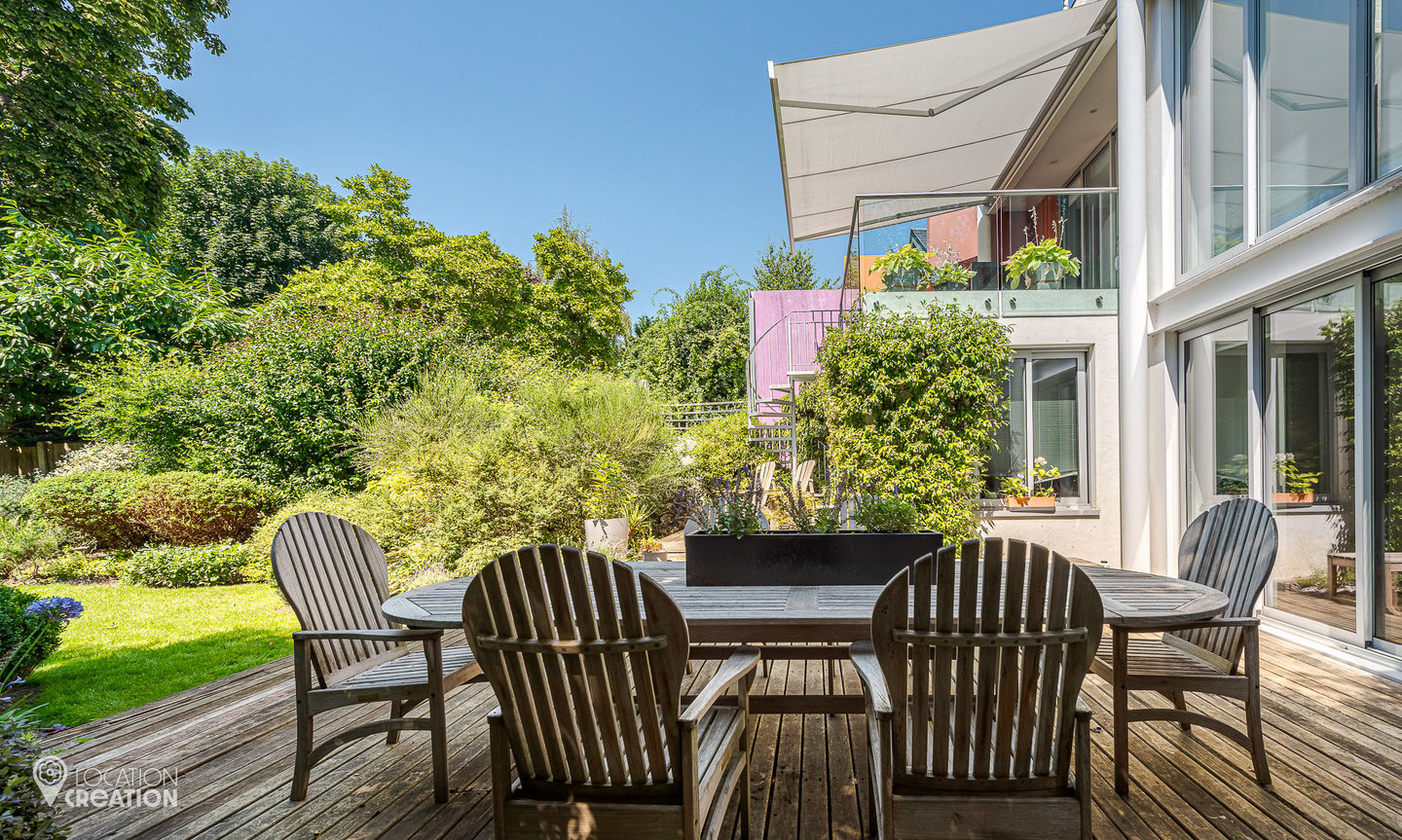 Location Creation Melrose House Garden Seating