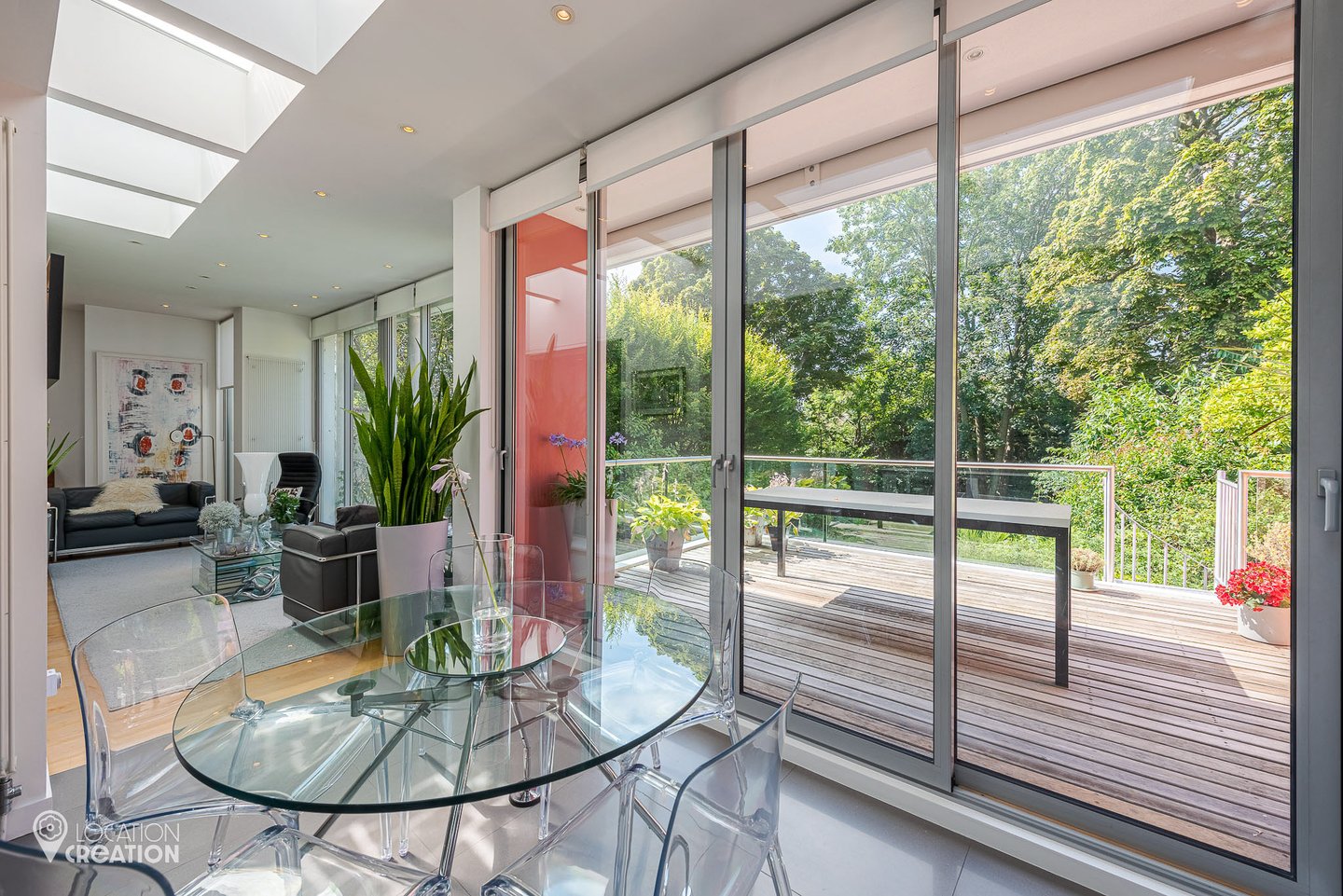 Location Creation Melrose House Circle Table