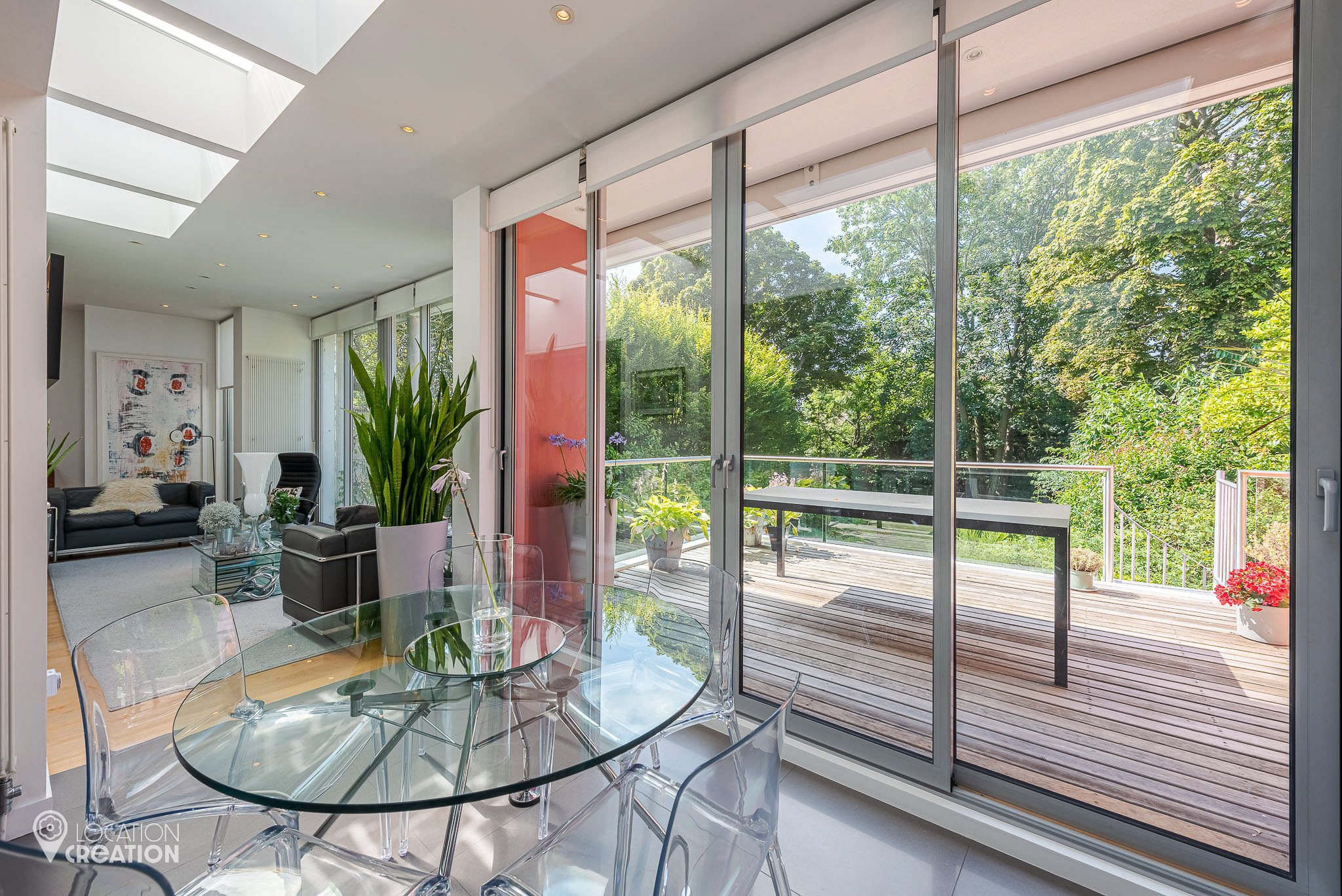 Location Creation Melrose House Circle Table