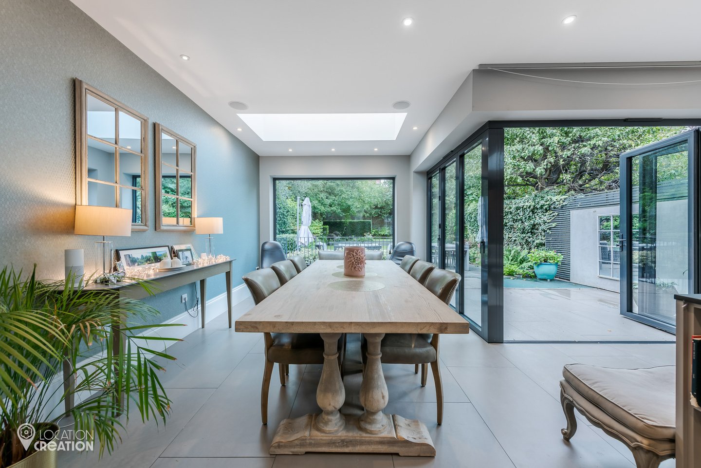 Location Creation Killieser Dining Table