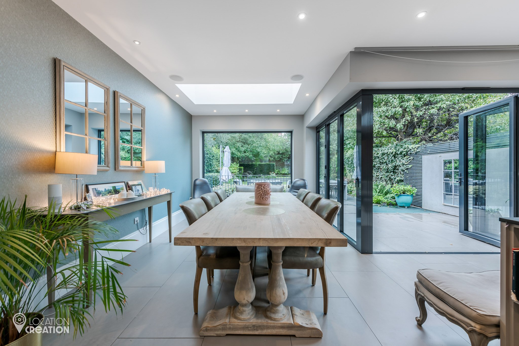 Location Creation Killieser Dining Table