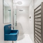 Black Barn CMbathroom