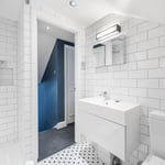 Location Creation Hugon House Family Bathroom