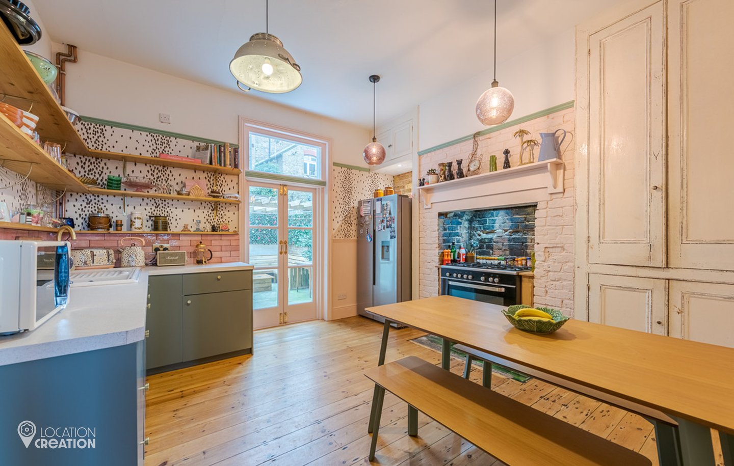 Location Creation Margate Delight Dining Table
