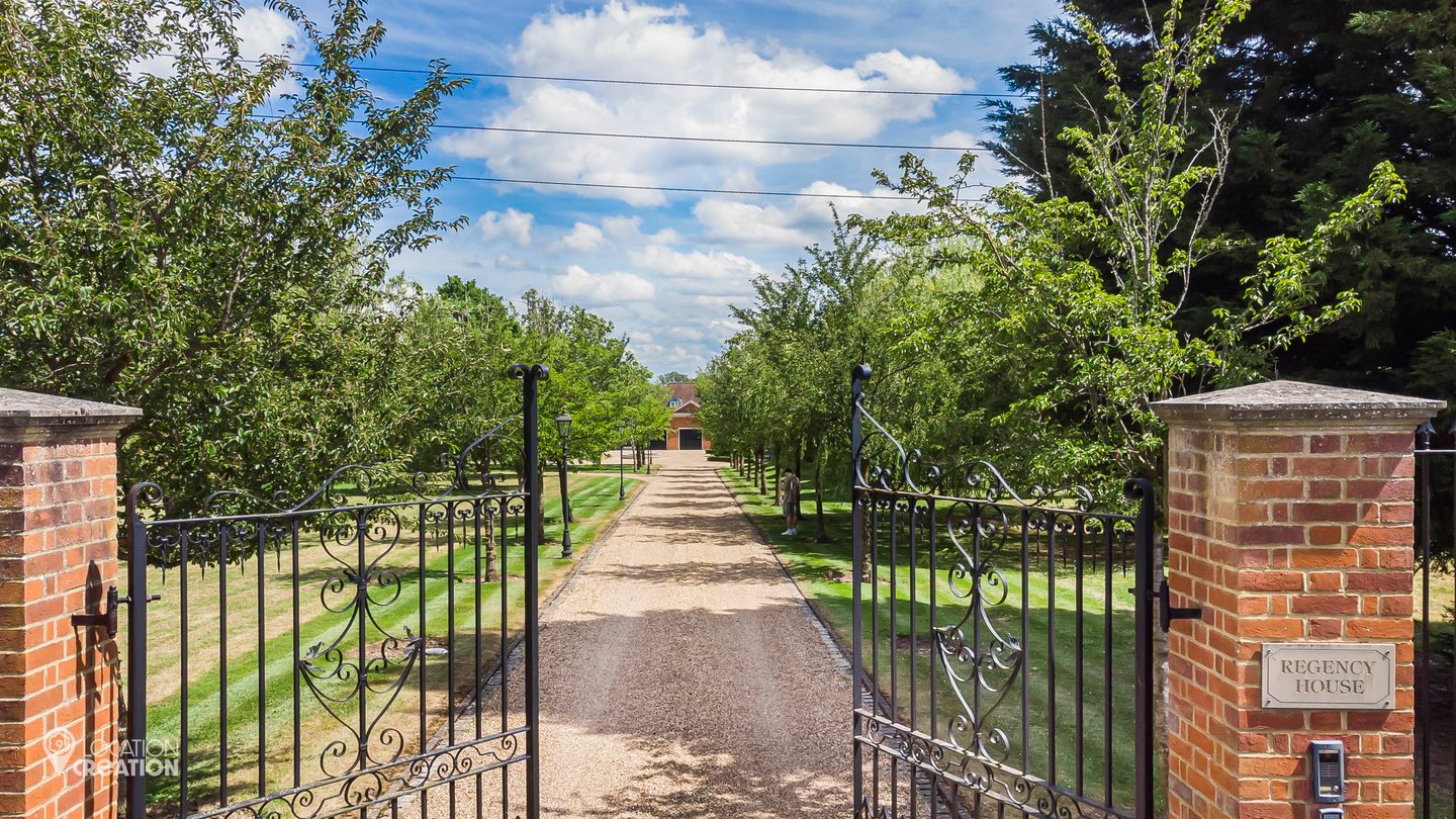 Location CreationRegency HouseGates