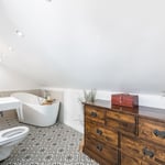 Black Barn CMbathroom