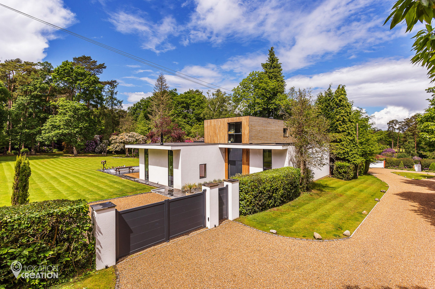 Location Creation Deerswood Surrey Front Of Prop