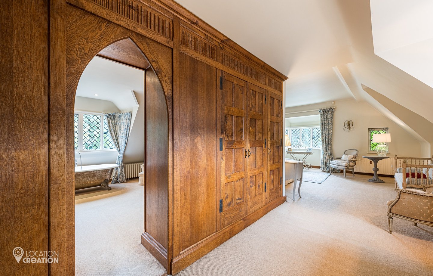 Location CreationLake Housebath  Alt