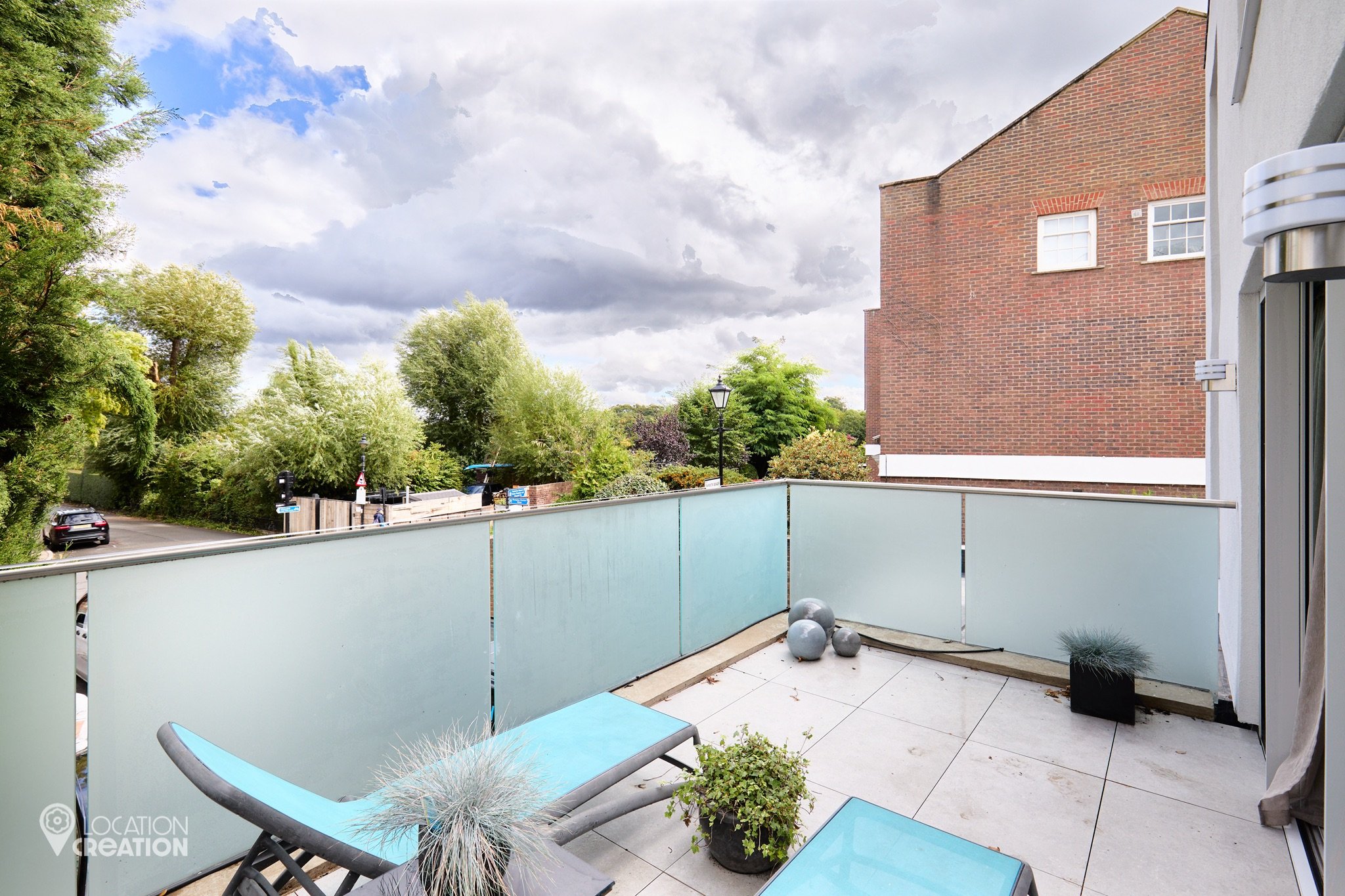 Location CreationChiswick Dockterrace