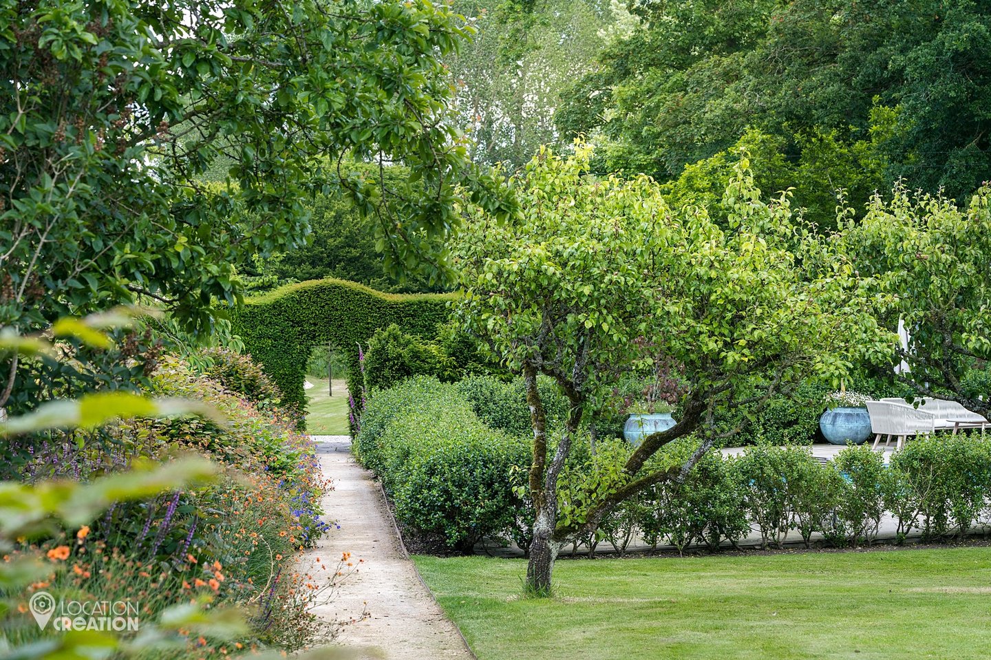 Location CreationBerkshire ManorGarden Path