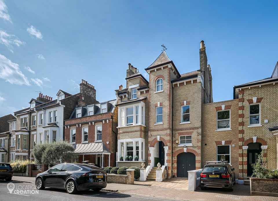 Location Creation Bentley House Front Of Prop