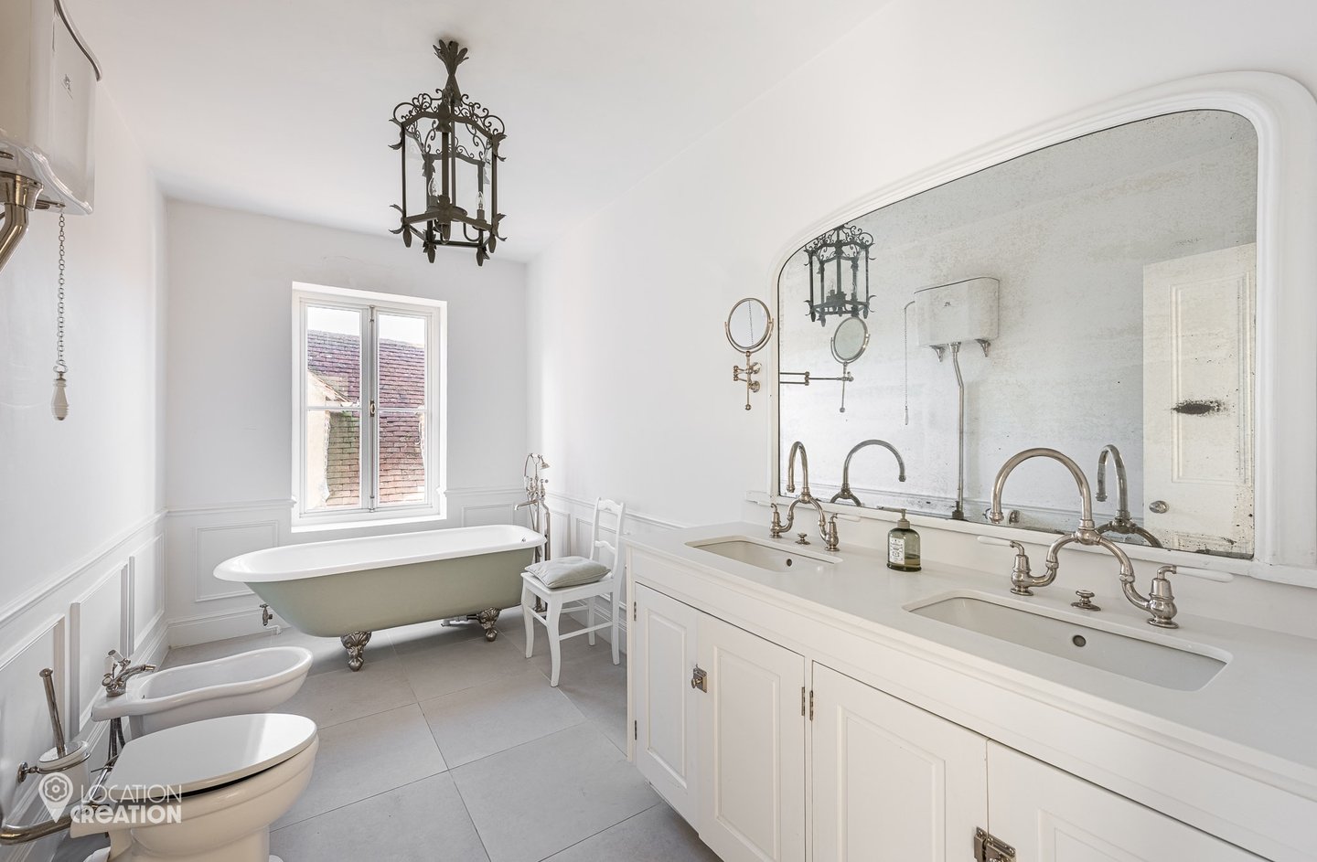 Location CreationWillow Housebathroom