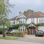 Location Creation Barnet House Front Of Prop