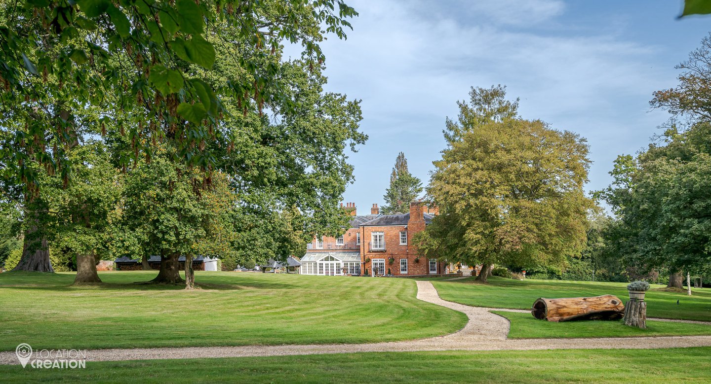 Location Creation Binfield Court Front Of Prop