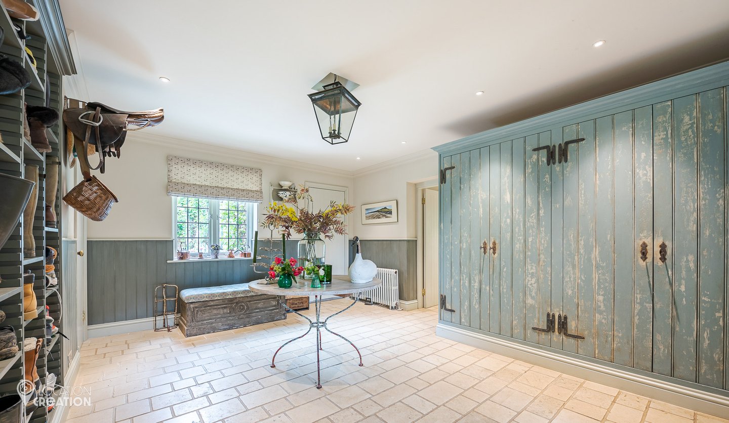 Location Creation Jacobean Manor Seating