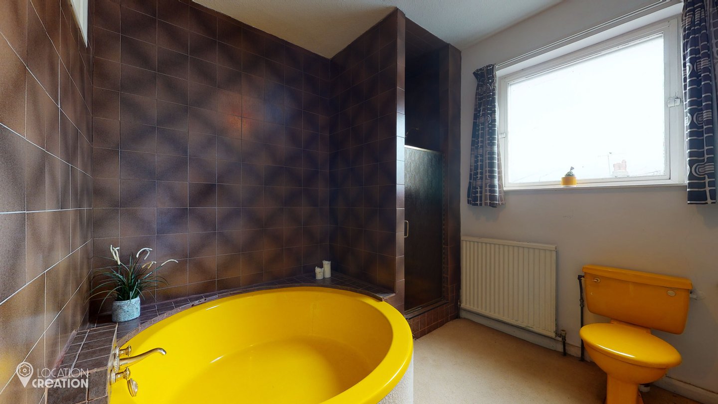 Location Creation Deerhurst Yellow Bathroom
