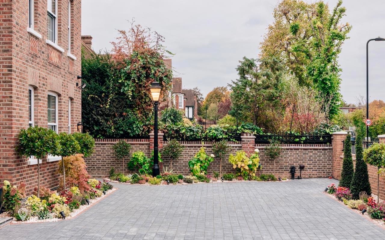 Location CreationEaling House WDriveway