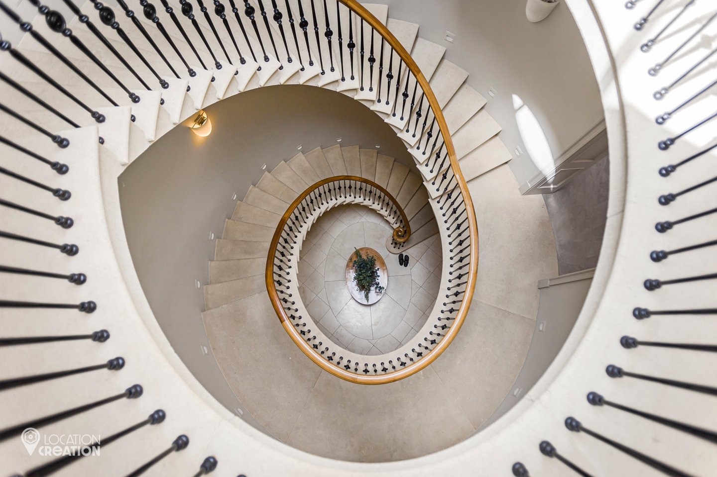Location CreationRegency Housestaircase