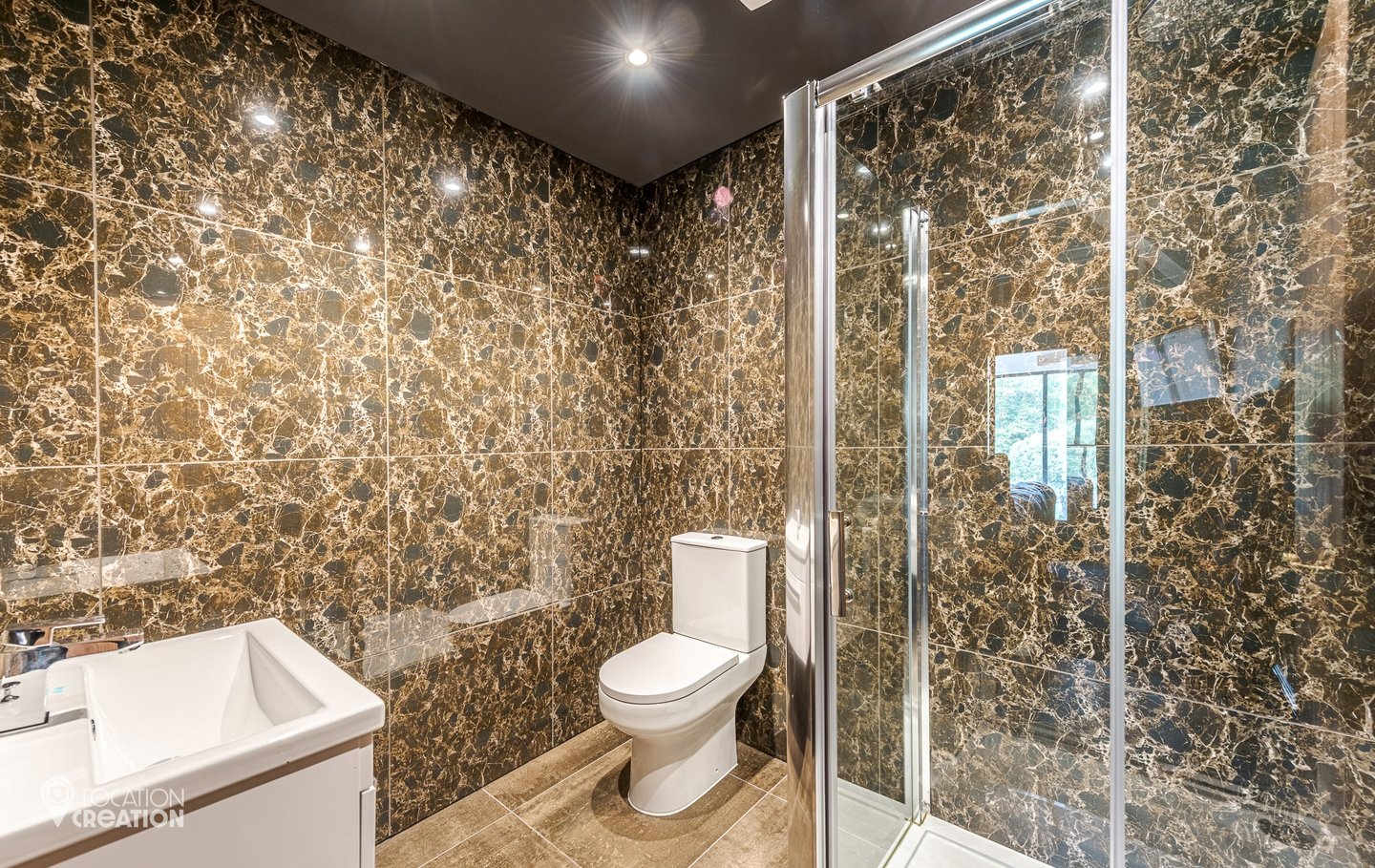 Location CreationEssex BarnShower Room