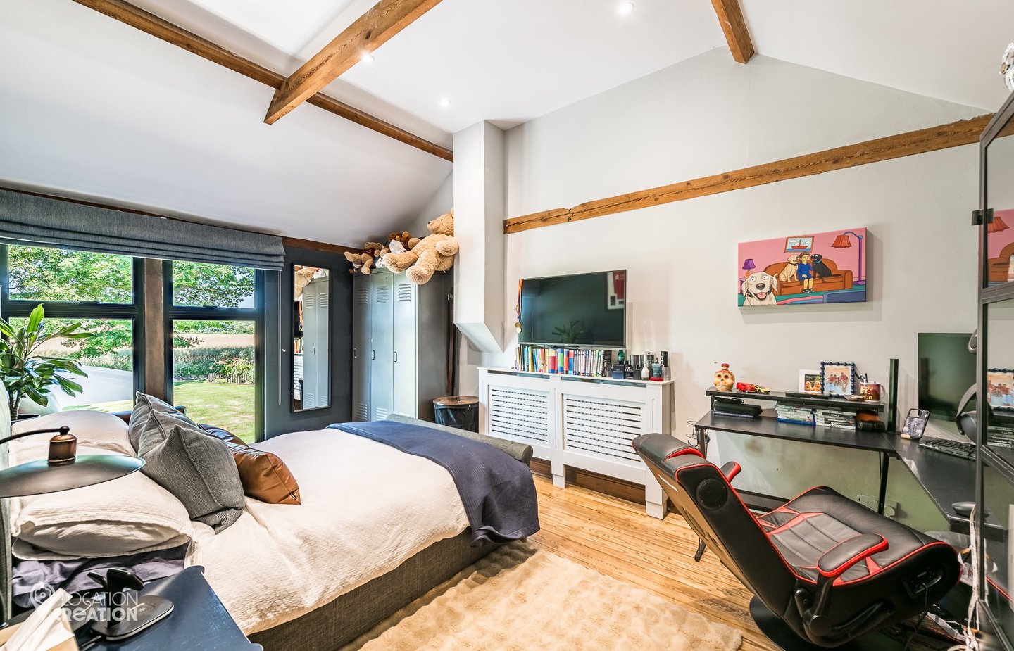Black Barn CMbedroom