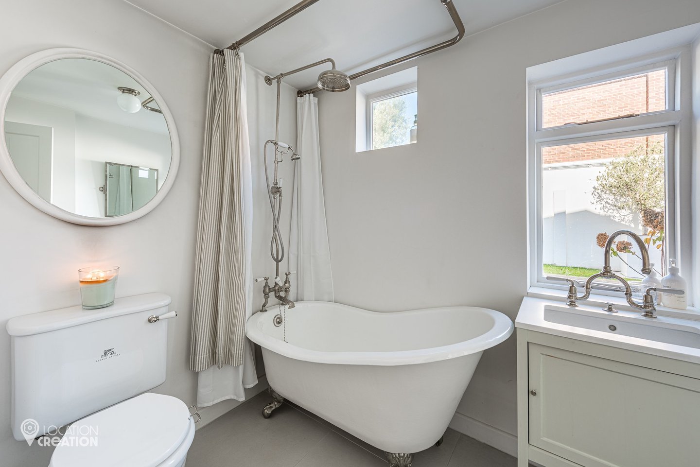 Location CreationWillow Housebathroom