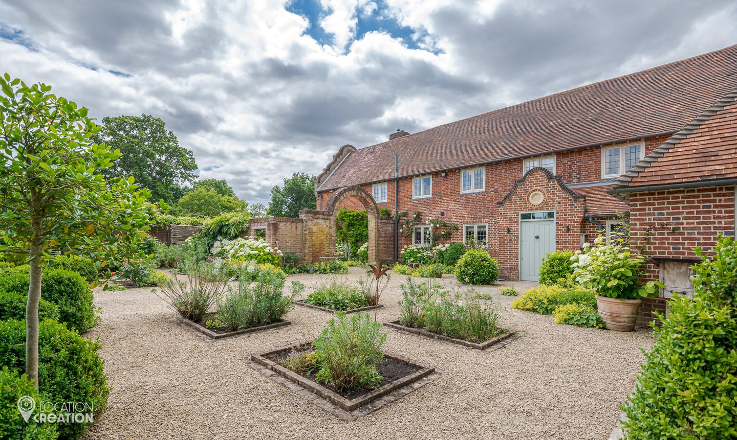 Location Creation Jacobean Manor Outdoors