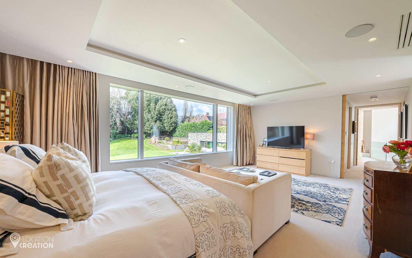 Location Creation Kingston Glass Master Bedroom